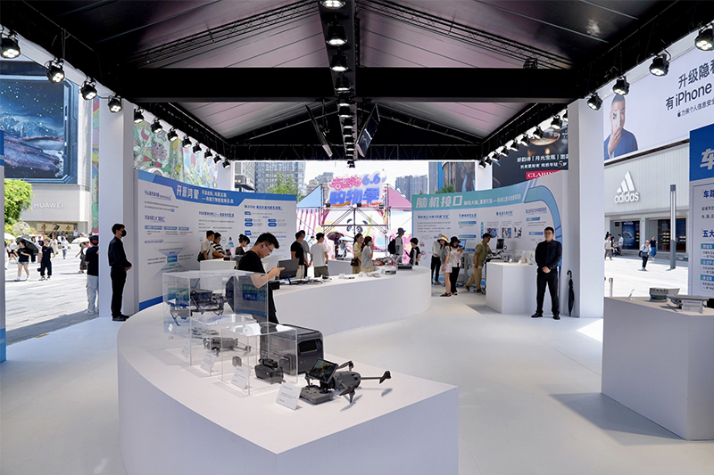 立園滿園·首發(fā)春熙 未來產(chǎn)品“穿越”到春熙路廣場(chǎng) 成都科技